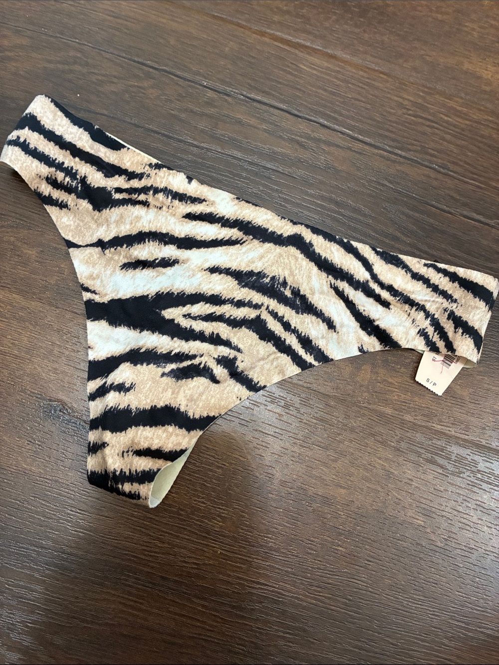 New Y2K VICTORIA’S SECRET TIGER PRINT TANGA THONG SZ S SEAMLESS SEXY